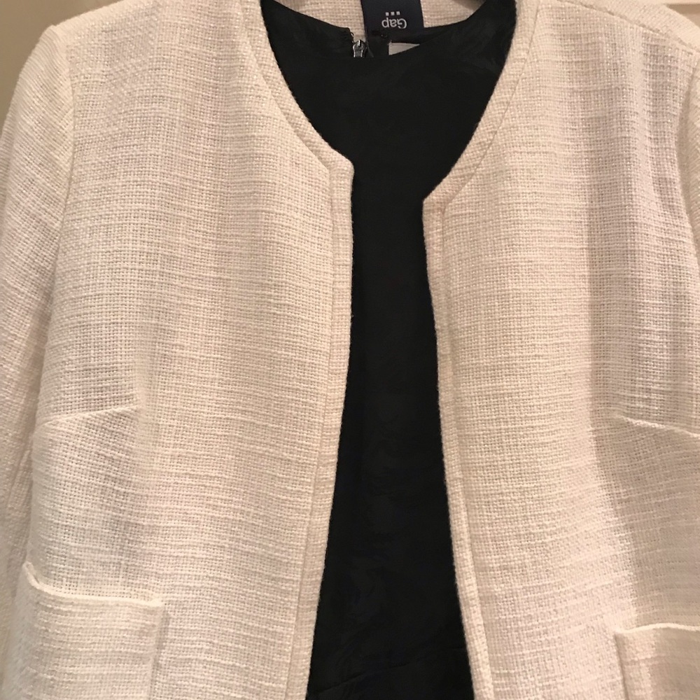 GAP woven blazer with pockets